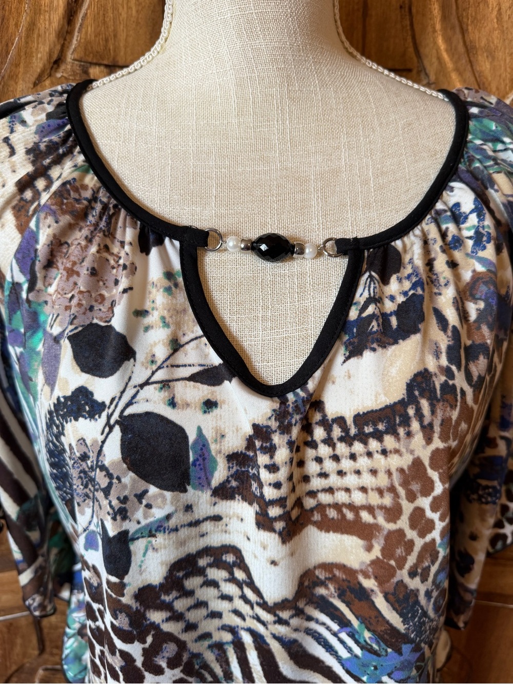 Notations polyester top. - Picture 2 of 7